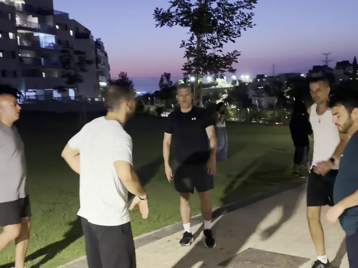 קבוצת האבות של טים לידר מתאמנת בפארק בראש העין